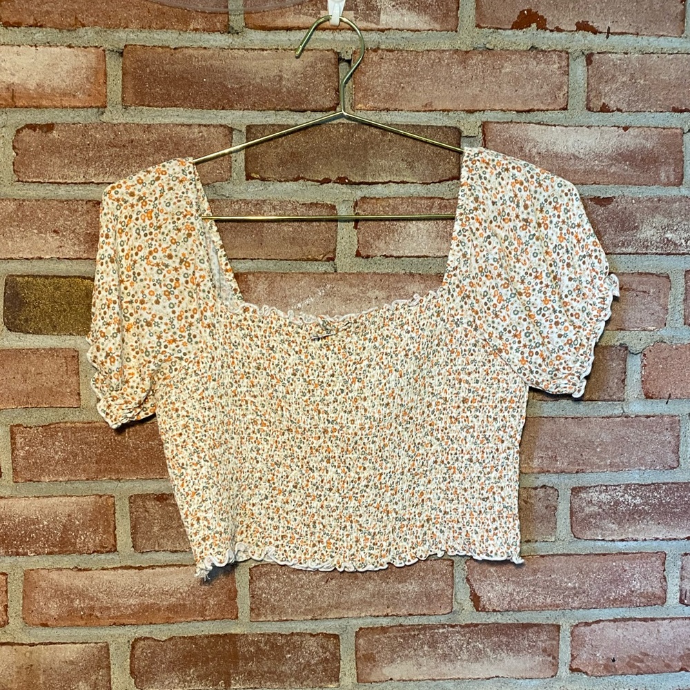American Eagle Cropped Puff Sleeve shirt